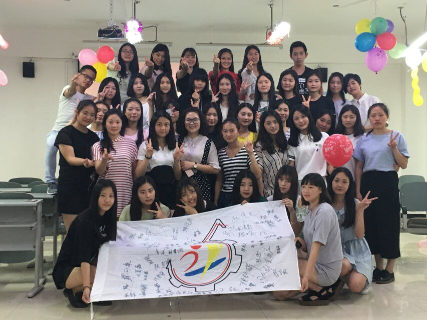 运营1504“心随我动,‘家’由我秀”主题班会